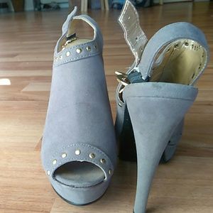 APPLE BOTTOMS GRAY BEADED HIGH HEEL SHOES SZ 7